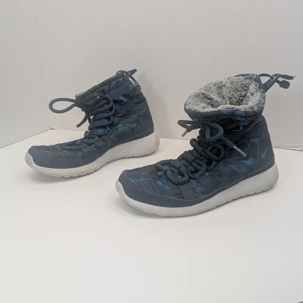 NIKE Women Roshe One Hi Print Sneaker Boot in Squadron Blue Sz 8.5 - Picture 4 of 11